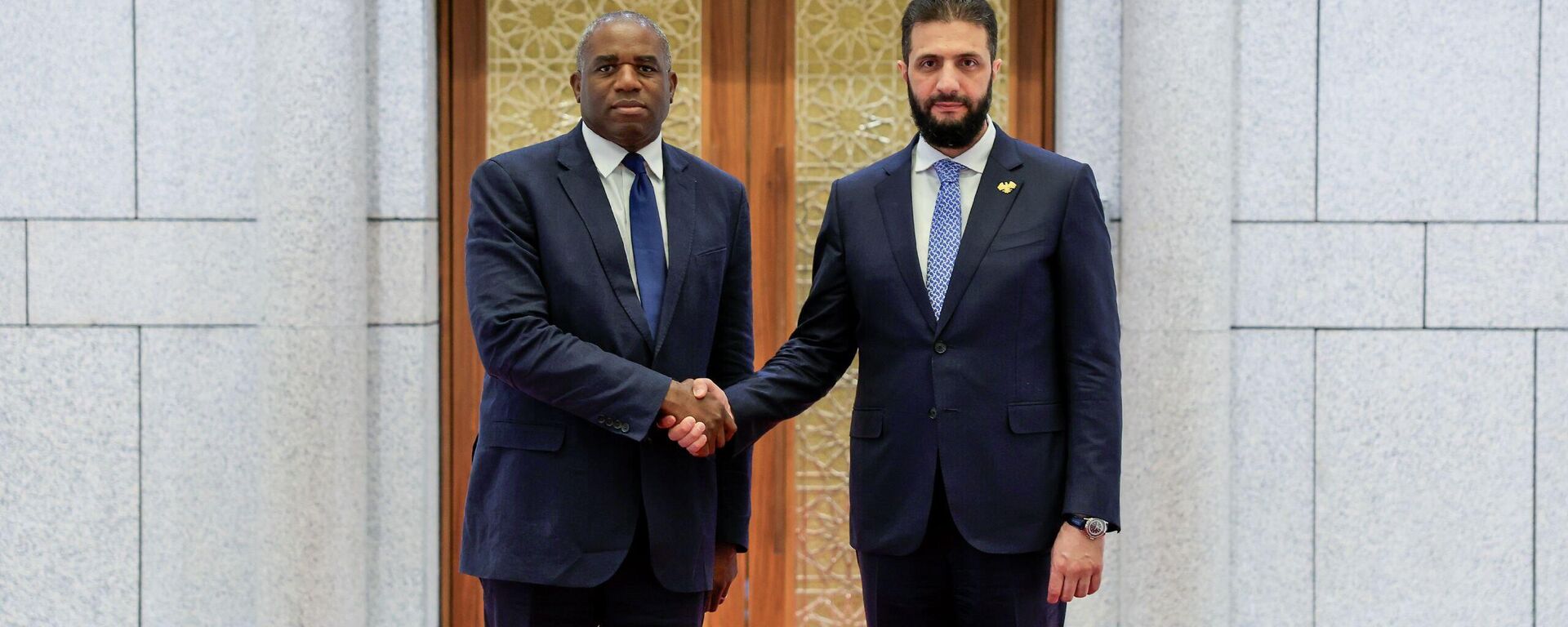 الرئيس السوري أحمد الشرع يستقبل في دمشق وزير خارجية المملكة المتحدة ديفيد لامي - سبوتنيك عربي, 1920, 05.07.2025