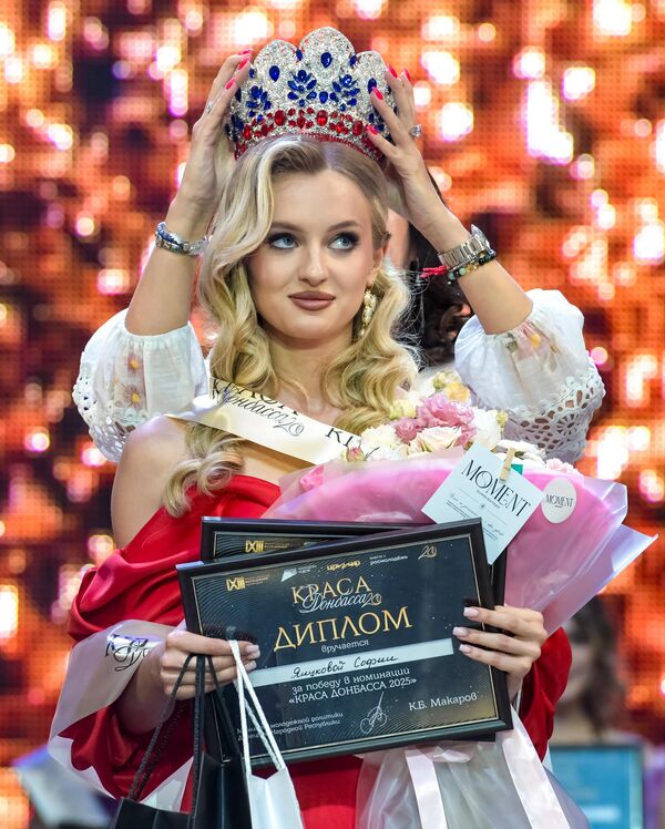 صوفيا يايتسكوفا، الفائزة بمسابقة الجمال الأقاليمية &quot;جمال دونباس - 2025&quot;.. - سبوتنيك عربي