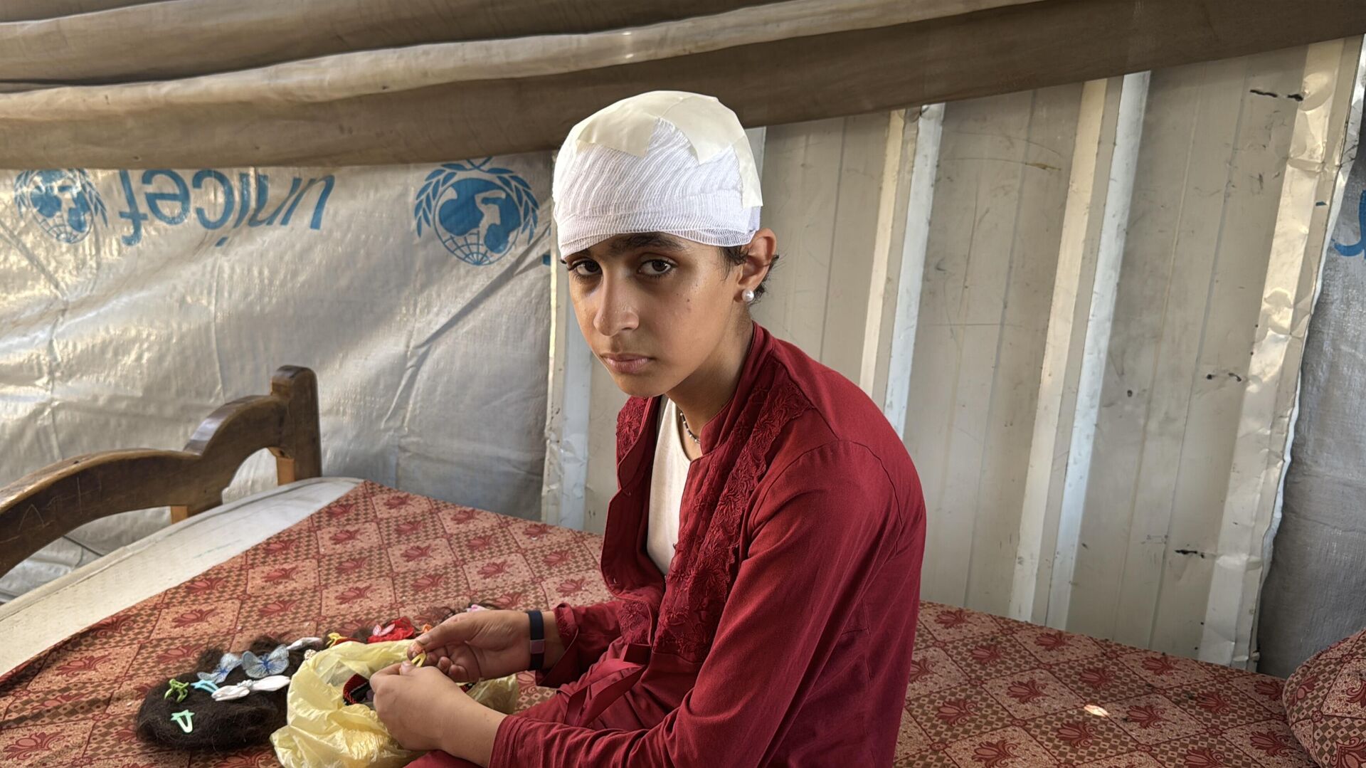 طفلة فلسطينية تحلم بعودة شعرها الذي أحرقته قذائف الحرب  - سبوتنيك عربي, 1920, 10.07.2025