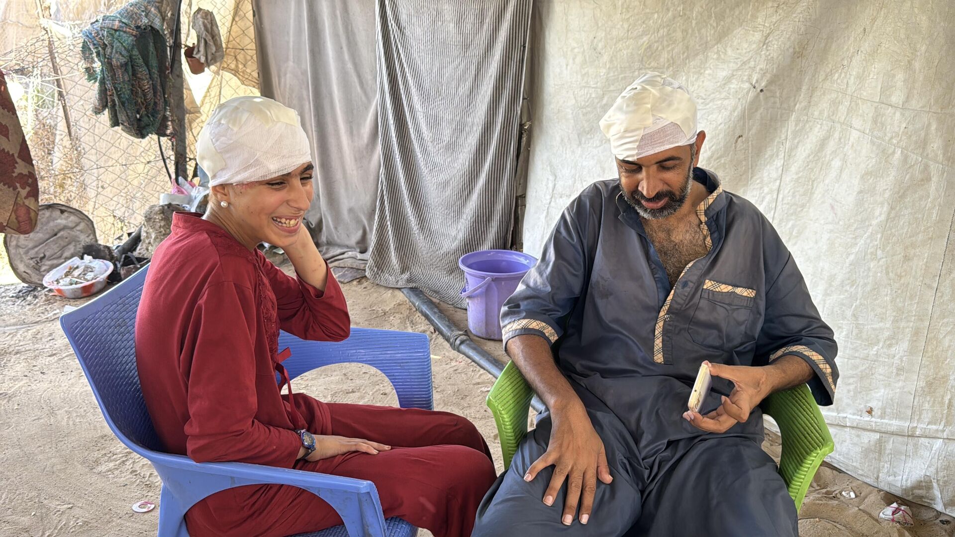 طفلة فلسطينية تحلم بعودة شعرها الذي أحرقته قذائف الحرب  - سبوتنيك عربي, 1920, 10.07.2025