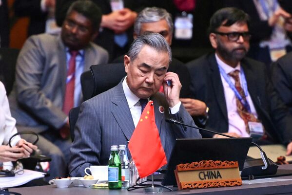 وزير الخارجية الصيني وانغ يي، يشارك في اجتماع وزراء خارجية &quot;آسيان&quot; - سبوتنيك عربي