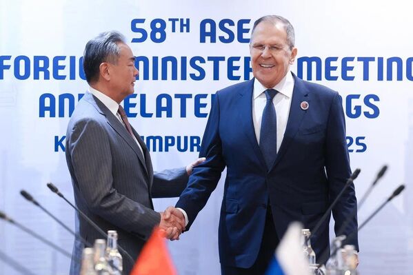 وزير الخارجية الروسي سيرغي لافروف، خلال مشاركته في أعمال الاجتماع - سبوتنيك عربي