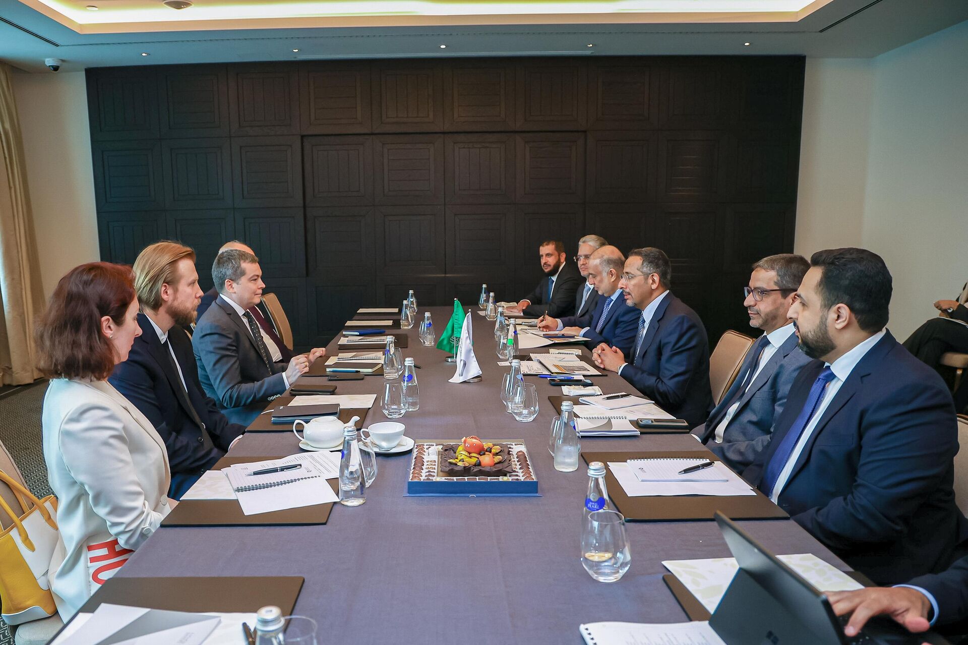 وزير الصناعة السعودي يبحث مع كبرى الشركات الروسية تعزيز التعاون في مجالي الصناعة والتعدين - سبوتنيك عربي, 1920, 11.07.2025