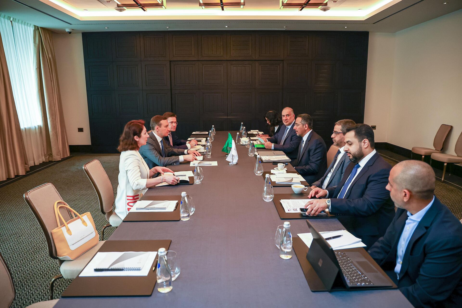 وزير الصناعة السعودي يبحث مع كبرى الشركات الروسية تعزيز التعاون في مجالي الصناعة والتعدين - سبوتنيك عربي, 1920, 11.07.2025