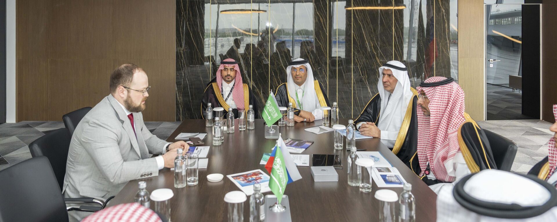 وزير الصناعة السعودي يبحث مع كبرى الشركات الروسية تعزيز التعاون في مجالي الصناعة والتعدين - سبوتنيك عربي, 1920, 11.07.2025