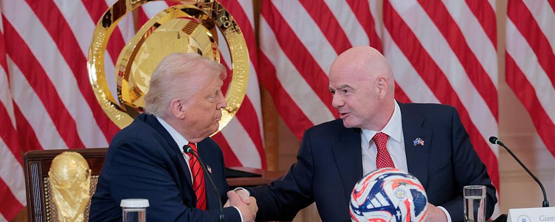جياني إنفانتينو رئيس الاتحاد الدولي لكرة القدم مع الرئيس الأمريكي دونالد ترامب - سبوتنيك عربي, 1920, 13.07.2025