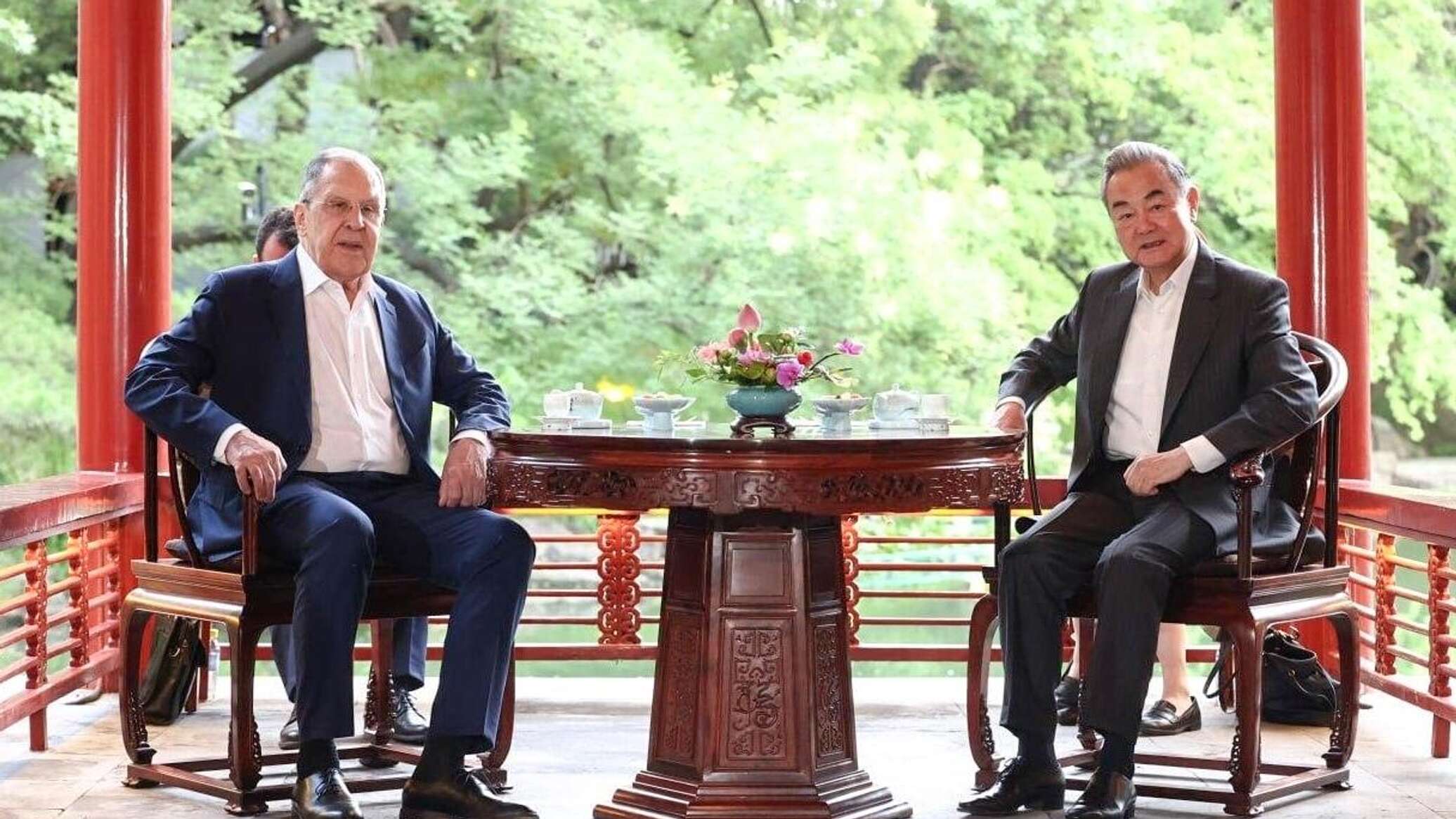 لافروف ونظيره الصيني يناقشان الأزمة الأوكرانية ويؤكدان الدعم المتبادل في المصالح الأساسية