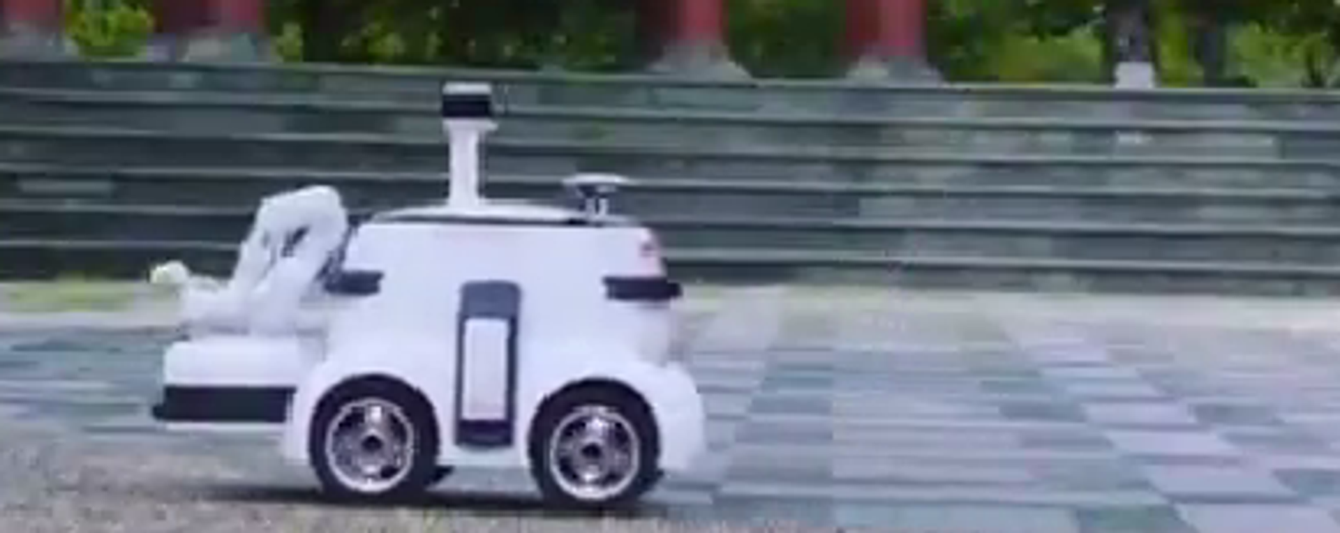 روبوت يقوم بتنظيف الشوارع في الصين  - سبوتنيك عربي, 1920, 16.07.2025