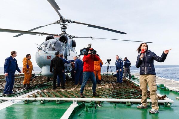 عمل الصحفيين الأجانب على متن سفن المجموعة الدائمة للبحرية الروسية في البحر الأبيض المتوسط. - سبوتنيك عربي