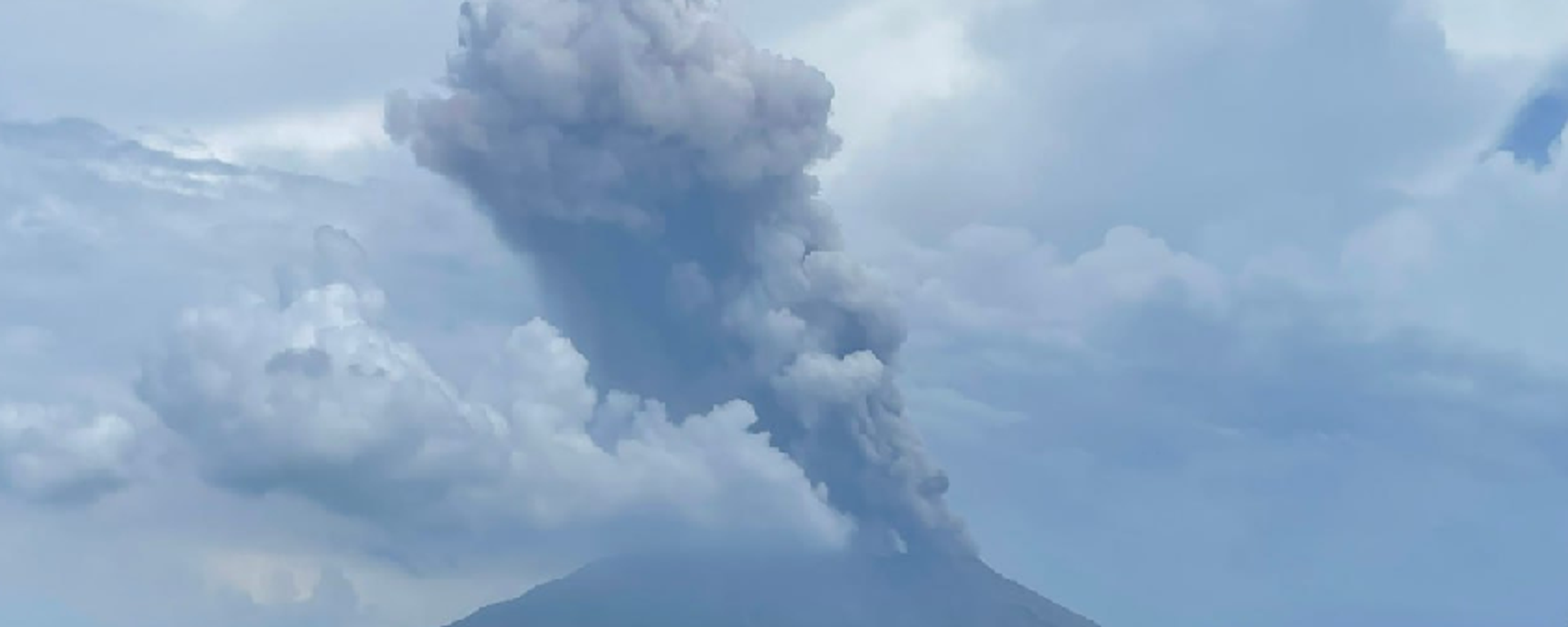 صورة لثوران بركان ساكوراجيما في جزيرة كيوشو اليابانية  - سبوتنيك عربي, 1920, 17.07.2025