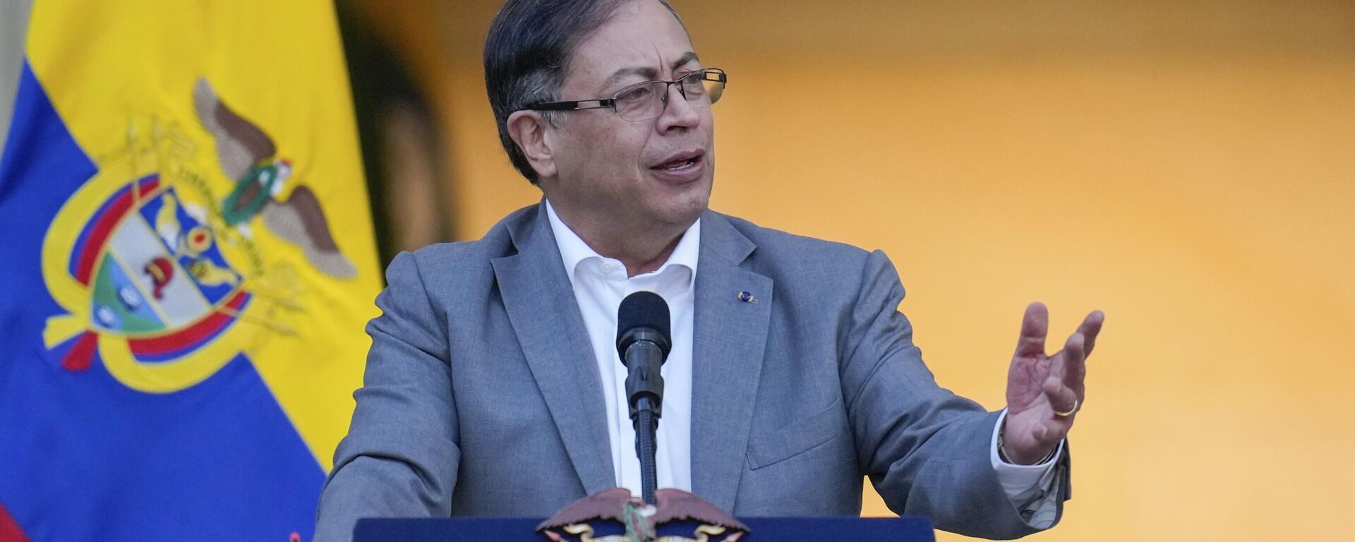 Colombian President Gustavo Petro speaks to supporters before presenting to Congress a proposed bill to reform the healthcare system - سبوتنيك عربي, 1920, 22.10.2025