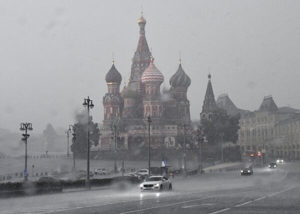 المطر في مدينة موسكو، روسيا - سبوتنيك عربي