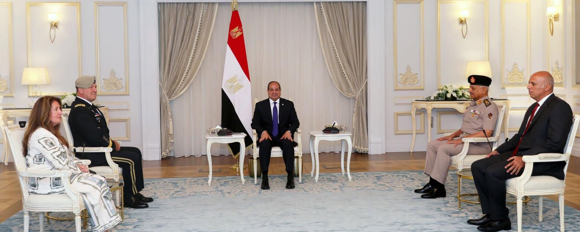 الرئيس المصري، عبد الفتاح السيسي، يستقبل  قائد القيادة المركزية الأمريكية، الفريق أول مايكل كوريلا، 20 يوليو/ تموز 2025 - سبوتنيك عربي, 1920, 20.07.2025