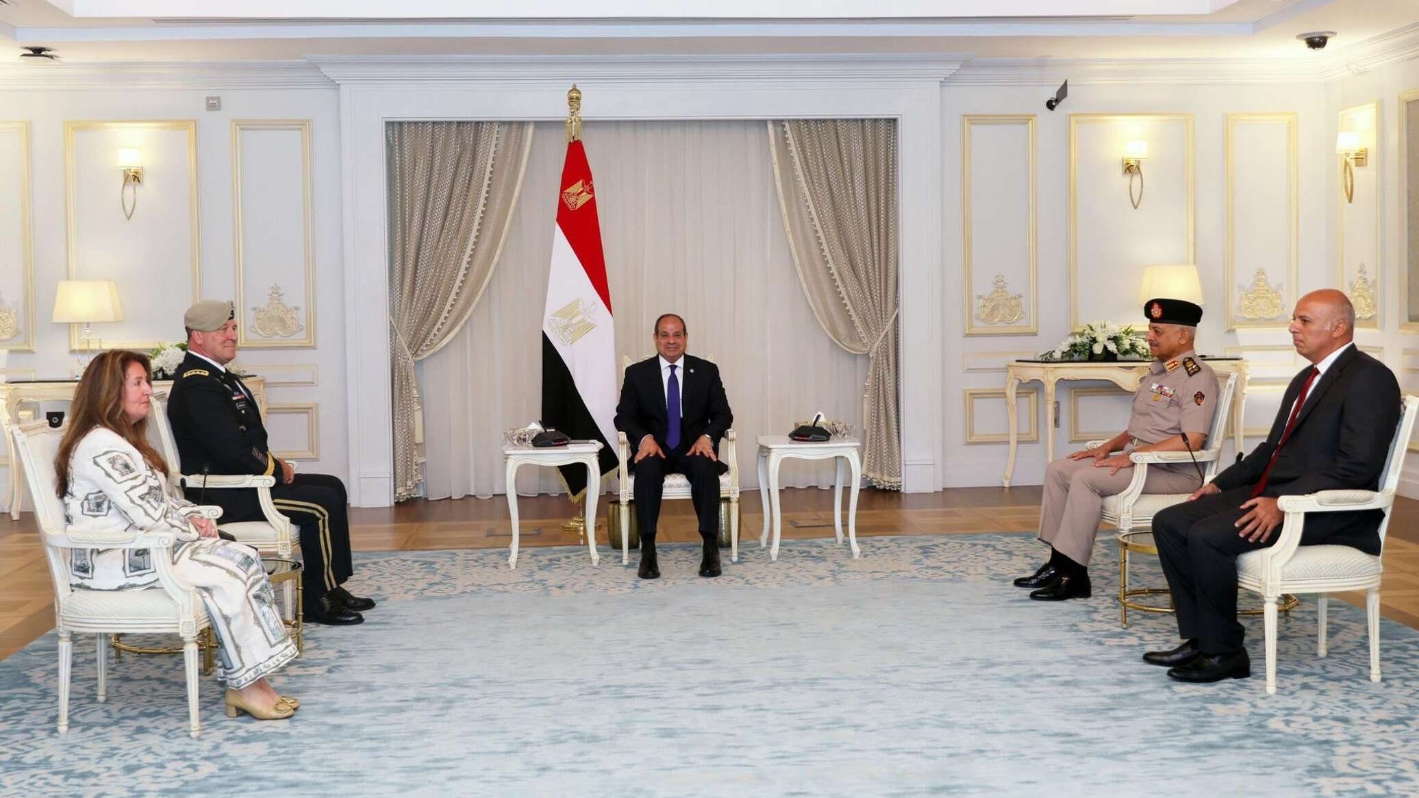 السيسي لقائد القيادة المركزية الأمريكية: نهر النيل أمن قومي لمصر