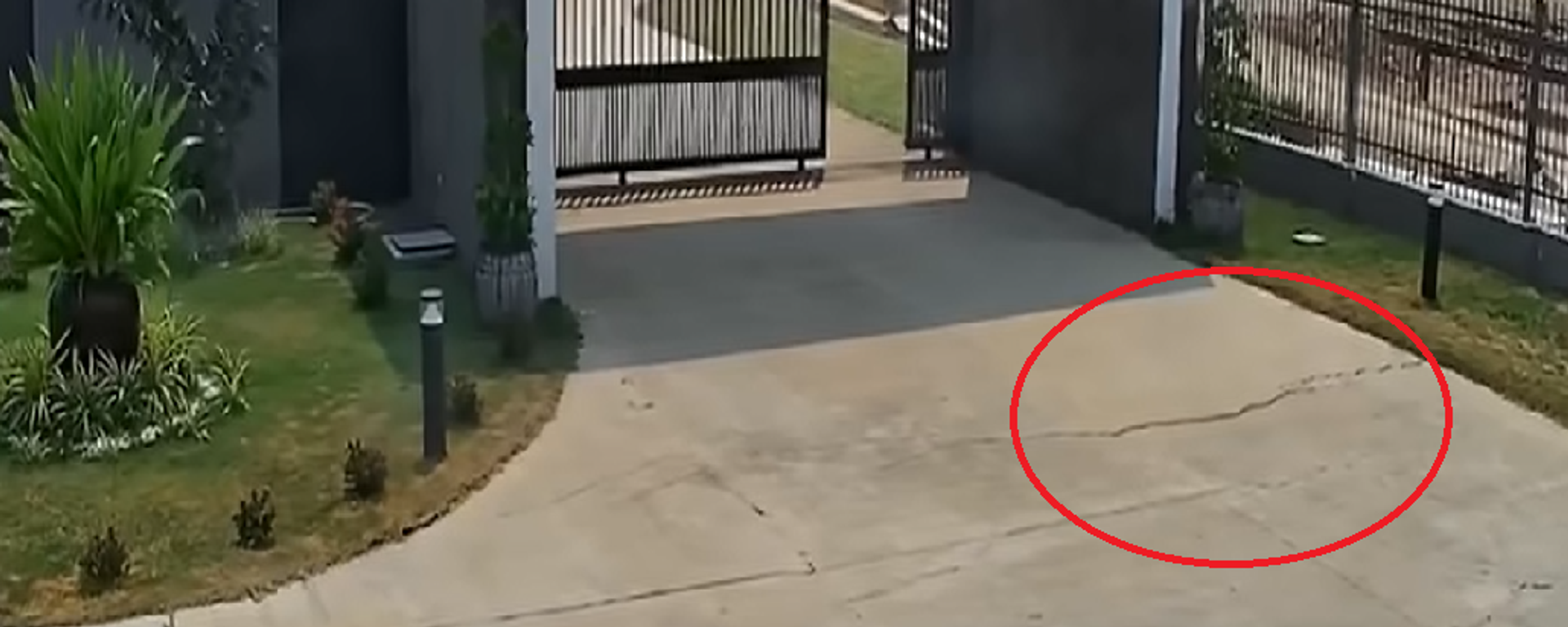 صورة لزلزال كبير ضرب ميانمار بقوة 7.7 درجة، وأدى إلى تشققات في الأرض - سبوتنيك عربي, 1920, 21.07.2025