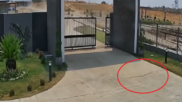 صورة لزلزال كبير ضرب ميانمار بقوة 7.7 درجة، وأدى إلى تشققات في الأرض - سبوتنيك عربي