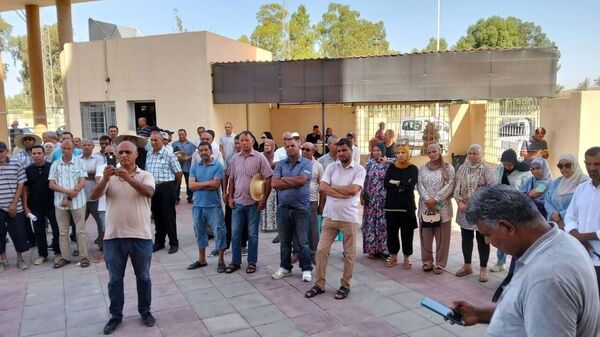 مدرسو تونس يقودون تحركات احتجاجية وسط تحذيرات من تعثر العودة المدرسية المقبلة.. صور