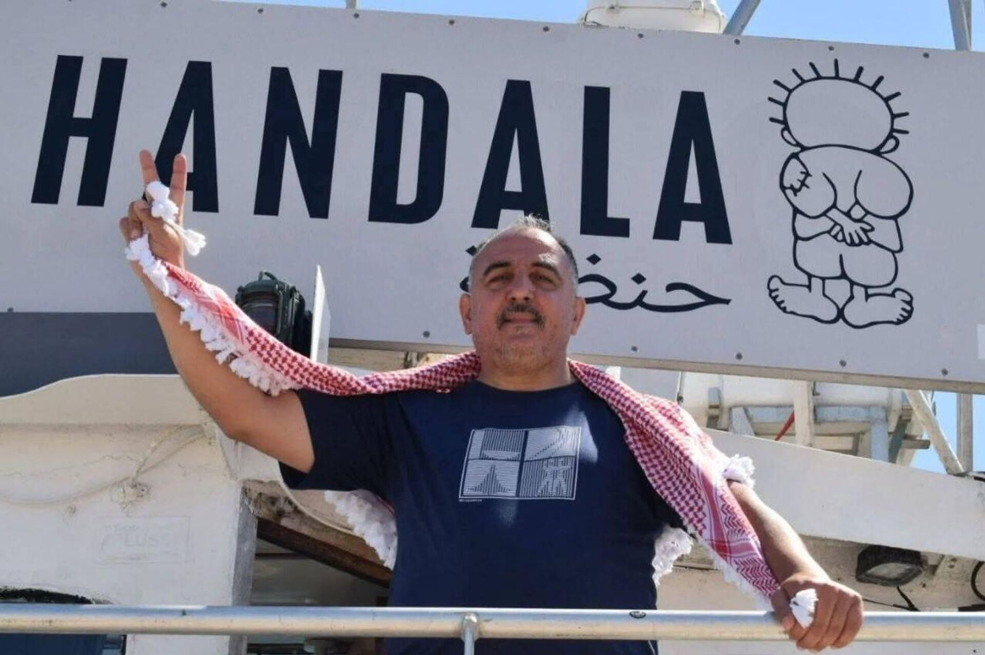 الناشط الحقوقي والنقابي التونسي حاتم العويني من نشطاء السفينة حنظلة المتجهة إلى غزة - سبوتنيك عربي, 1920, 24.07.2025