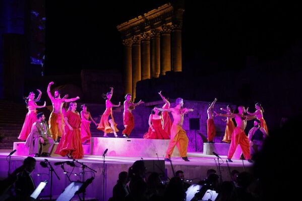 "وكارمن" هي أوبرا شهيرة تحكي قصة امرأة غجرية تتمرد على التقاليد، حيث تم تجسيدها في العرض. - سبوتنيك عربي