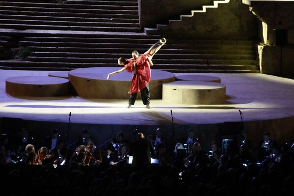 العرض جسد القصة التي تدور أحداثها في أجواء من الحب، والغيرة، والحرية، وقد أصبحت رمزاً للتمرد والشغف في تاريخ الموسيقى الكلاسيكية. - سبوتنيك عربي