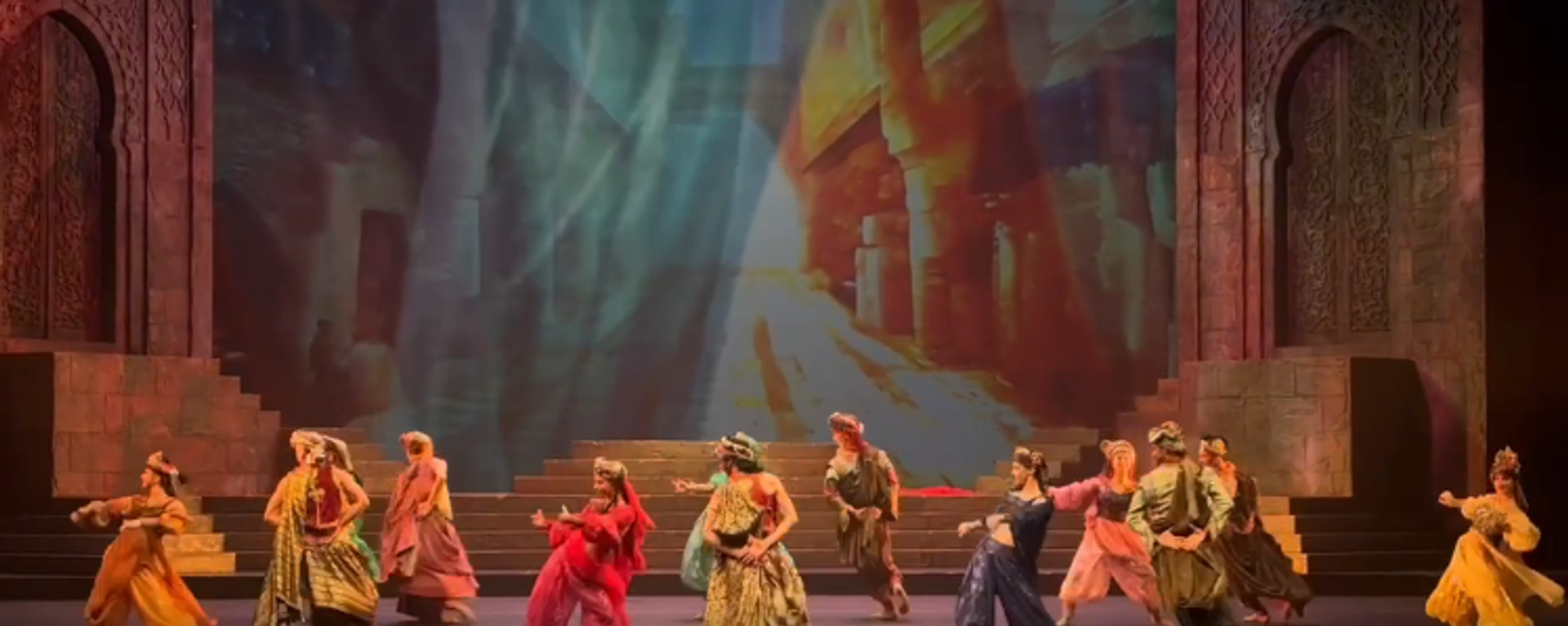 فرقة كركلا اللبنانية على خشبة المسرح الكبير في موسكو  - سبوتنيك عربي, 1920, 26.07.2025