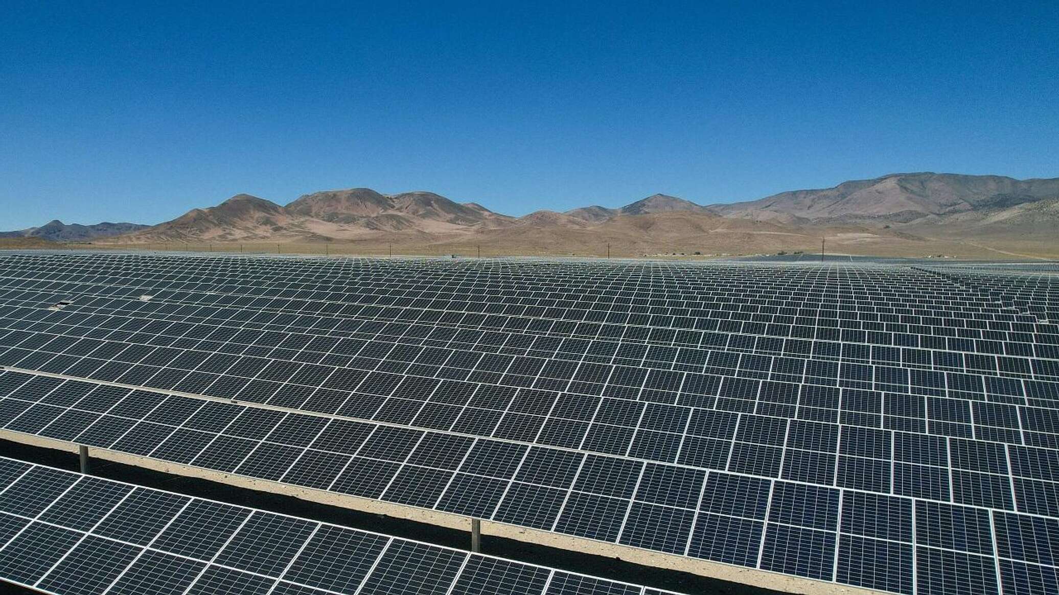 العراق يعلن موعد افتتاح أول محطة لإنتاج الكهرباء باستخدام الطاقة الشمسية
