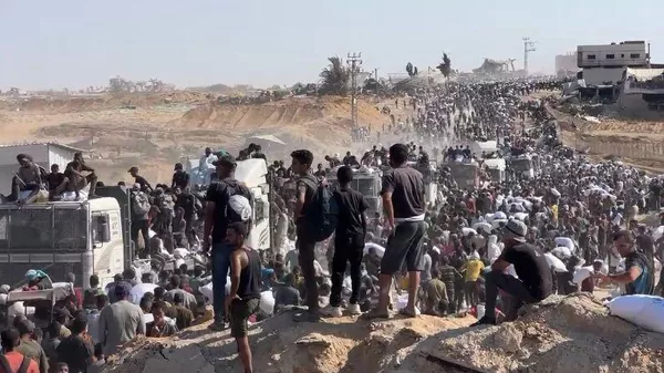 الحصول على كيس الطحين في قطاع غزة مخاطرة يدفعها الجوع قد تنتهي بالموت - سبوتنيك عربي