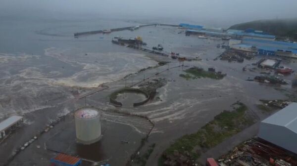 فرع كامتشاتكا التابع للخدمة الجيوفيزيائية الموحدة التابعة للأكاديمية الروسية للعلوم ينشر لقطات من آثار الزلزال في مدينة سيفيرو كوريلسك. - سبوتنيك عربي