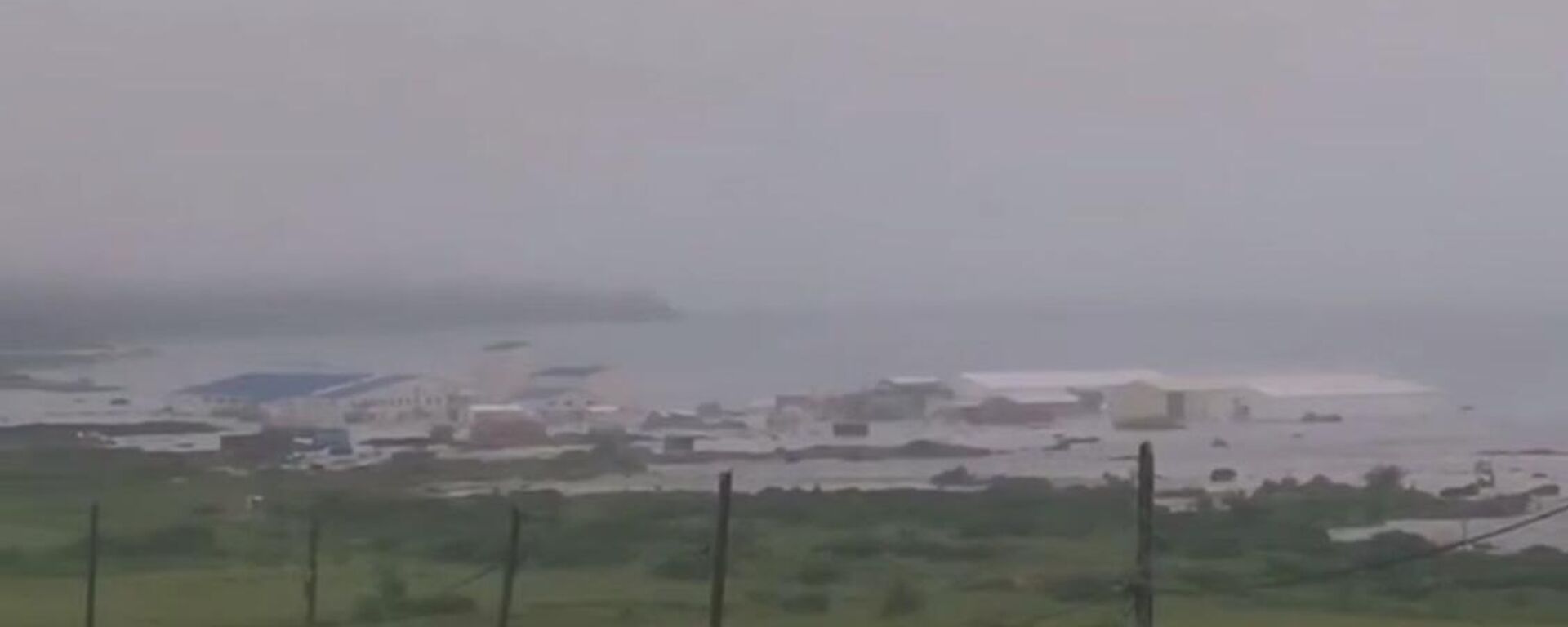 فرع كامتشاتكا التابع للخدمة الجيوفيزيائية الموحدة التابعة للأكاديمية الروسية للعلوم ينشر لقطات من آثار الزلزال في مدينة سيفيرو كوريلسك. - سبوتنيك عربي, 1920, 18.09.2025