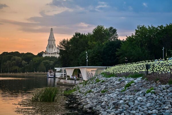 الجسر الجديد لنهر موسكو في محمية ومتحف "كولومينسكوي". ويعد هذا الجسر من أطول الجسور، إذ يبلغ طوله 3.5 كيلومتر - سبوتنيك عربي