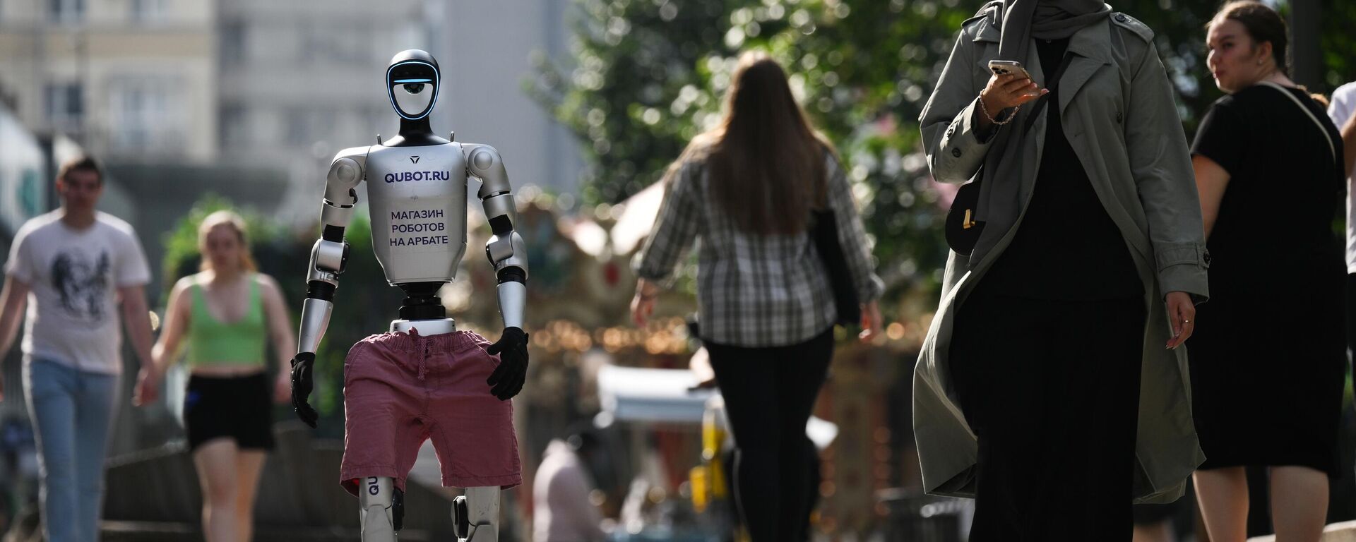 Первый в России шоурум-магазин роботов - سبوتنيك عربي, 1920, 01.08.2025