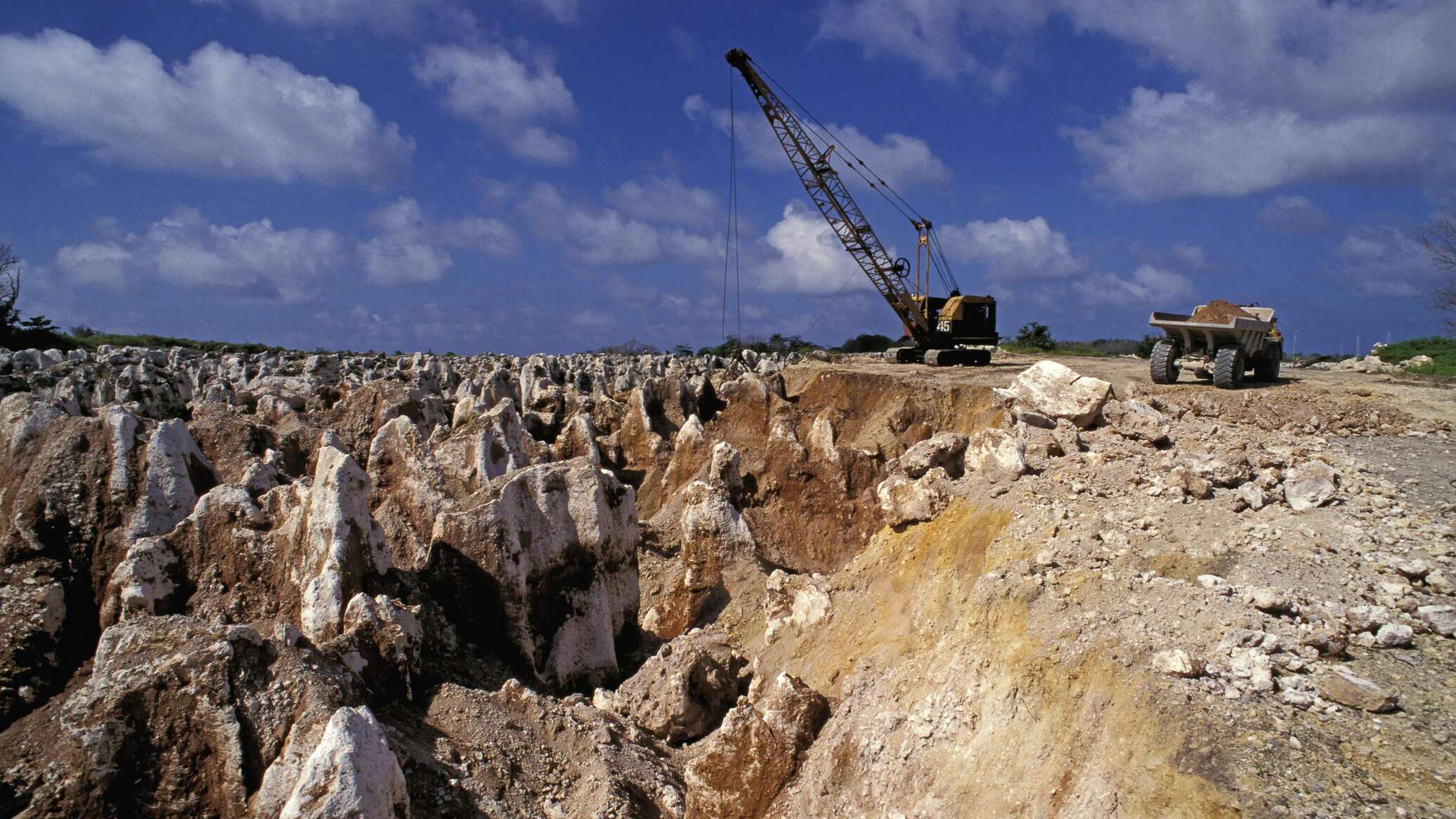 خبير اقتصادي لـ"سبوتنيك": الفوسفات يشكل ورقة ضغط ناعمة ضمن "الدبلوماسية الاقتصادية الجزائرية"