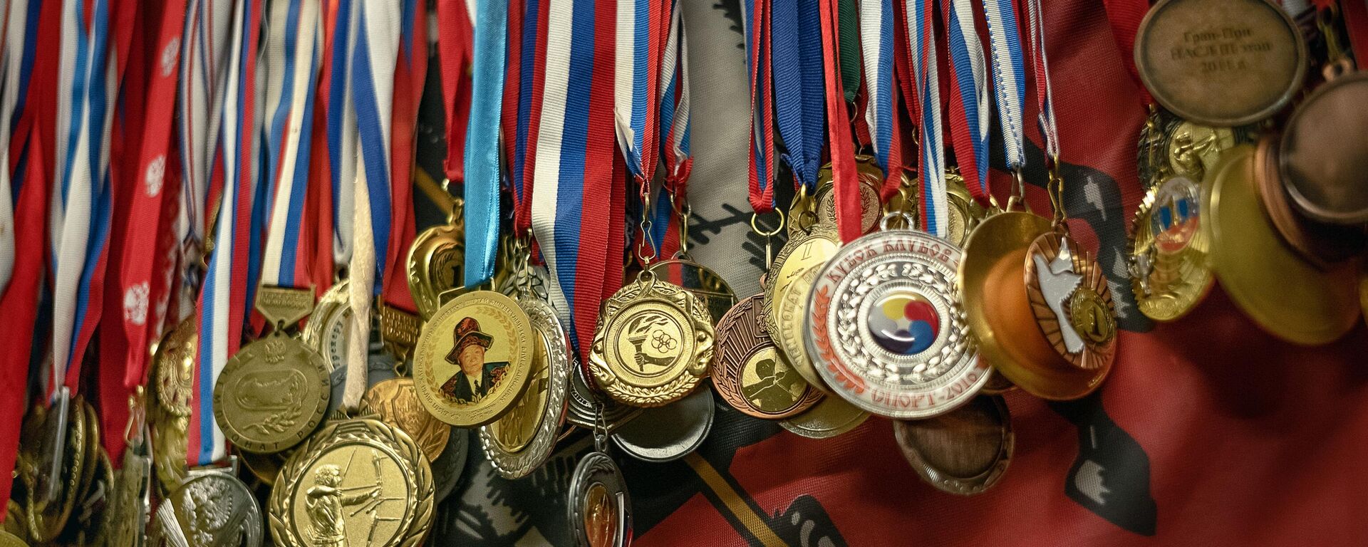 ميداليات فاز بها أعضاء نادي دندرا، وهو نادٍ محلي للرماية في موسكو - سبوتنيك عربي, 1920, 05.08.2025