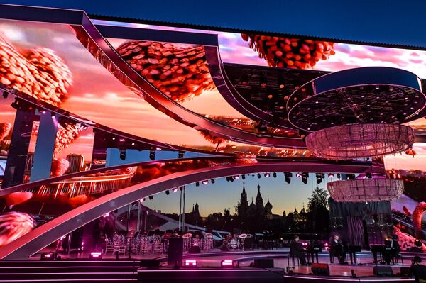 حفل موسيقي تكريما لافتتاح مهرجان المنتدى إقليم المستقبل. موسكو 2030 في حديقة زاريادي. - سبوتنيك عربي