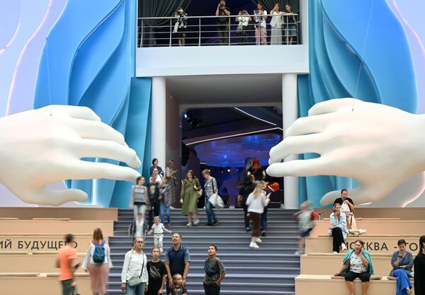 توافد الجمهور لحضور فعاليات مهرجان "أرض المستقبل.. موسكو 2030" - سبوتنيك عربي