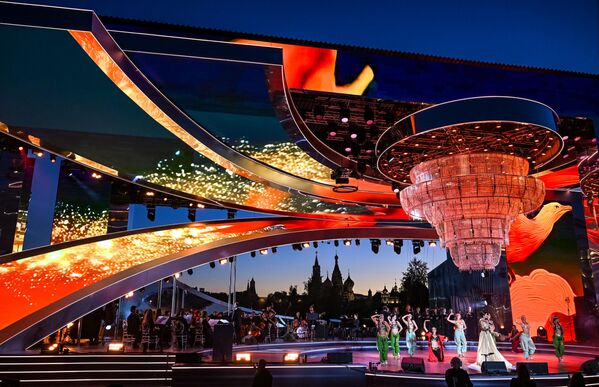 حفل موسيقي في افتتاح مهرجان "أرض المستقبل.. موسكو 2030"، في حديقة "زاريادي" بالعاصمة موسكو - سبوتنيك عربي