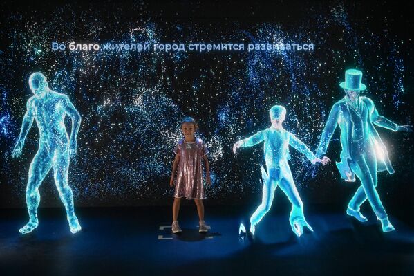 عرض فني باستخدام أضواء "ليد" في مهرجان "أرض المستقبل.. موسكو 2030" - سبوتنيك عربي