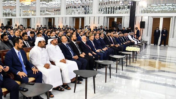 بدء مراسم توقيع مذكرات تفاهم استثمارية مع عدد من الشركات الدولية في قصر الشعب بدمشق بحضور الشرع - سبوتنيك عربي