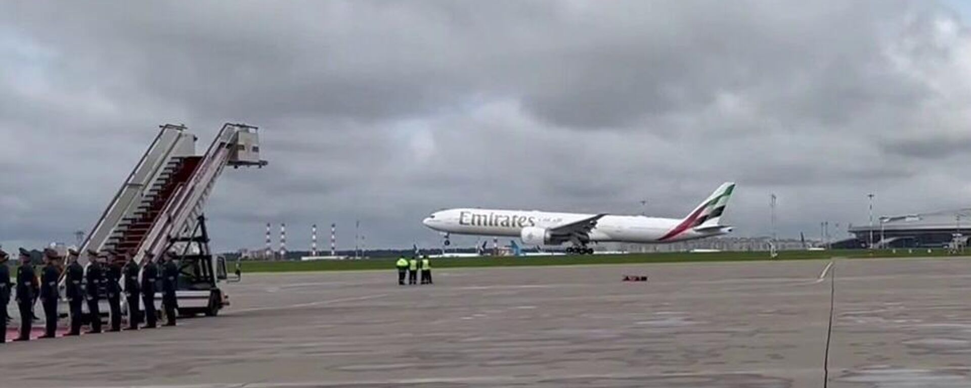 وصول طائرة الرئيس الإماراتي إلى موسكو  - سبوتنيك عربي, 1920, 07.08.2025