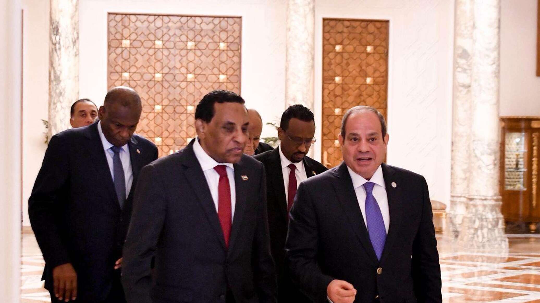 السيسي يؤكد موقف مصر الثابت والداعم لوحدة السودان وسيادته وسلامة أراضيه