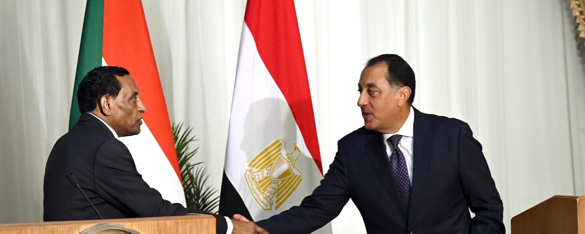 رئيس الوزراء المصر ي مصطفى مدبولي ورئيس وزراء السودان كامل الطيب إدريس - سبوتنيك عربي, 1920, 07.08.2025