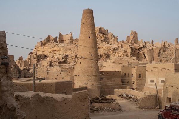 برج تقليدي من الطوب في مدينة شالي المهجورة في واحة سيوة. - سبوتنيك عربي