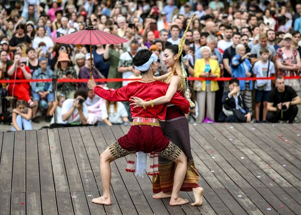 عرض فني خلال مهرجان الثقافة التايلاندية في حديقة "الأرميتاج" في موسكو، روسيا. - سبوتنيك عربي