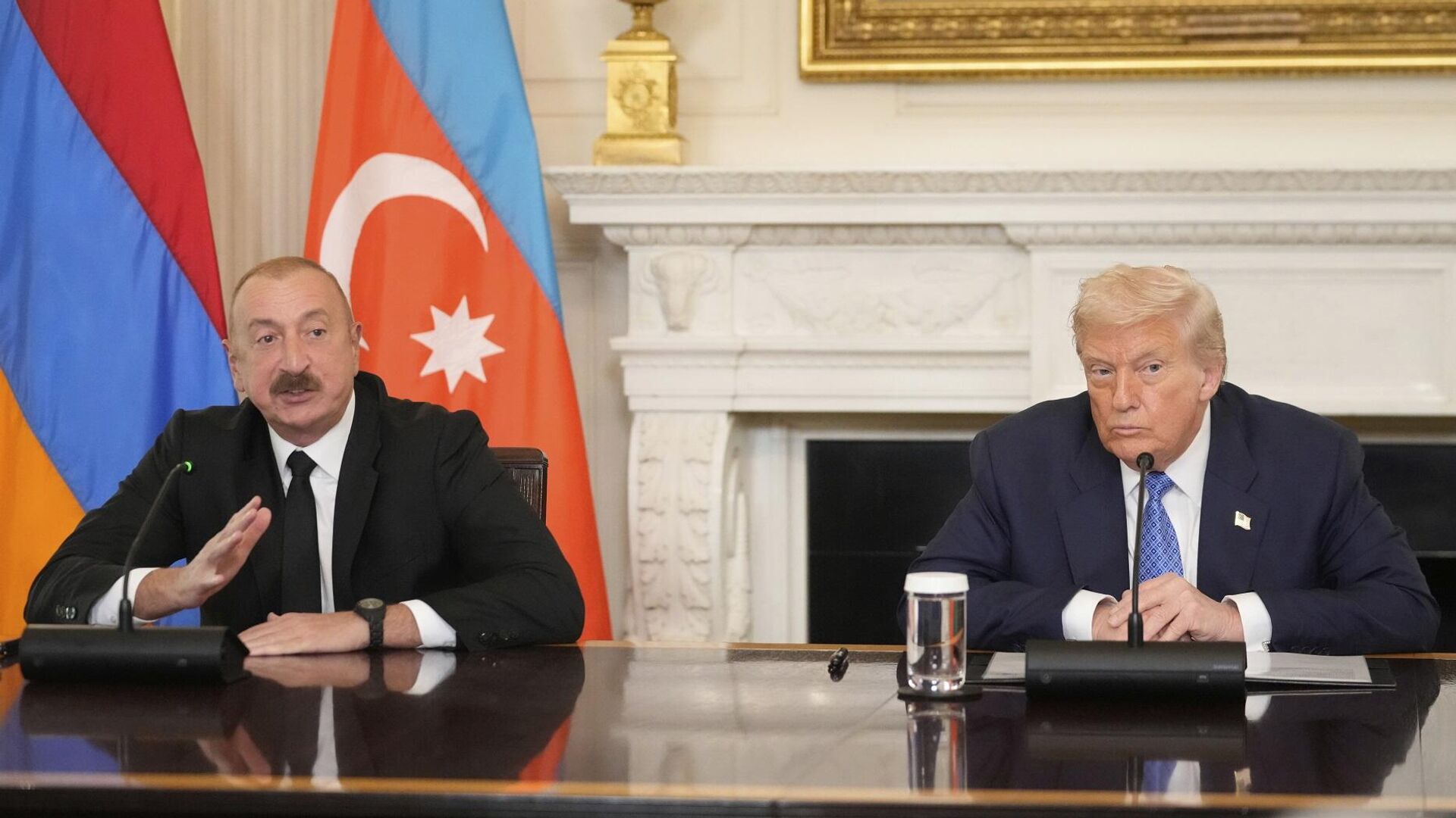 الرئيس الأذربيجاني، إلهام علييف، يتحدث خلال حفل توقيع ثلاثي مع الرئيس الأمريكي، دونالد ترامب، ورئيس الوزراء الأرميني، نيكول باشينيان، في غرفة الطعام الرسمية بالبيت الأبيض، واشنطن، 8 أغسطس/آب 2025 - سبوتنيك عربي, 1920, 08.08.2025