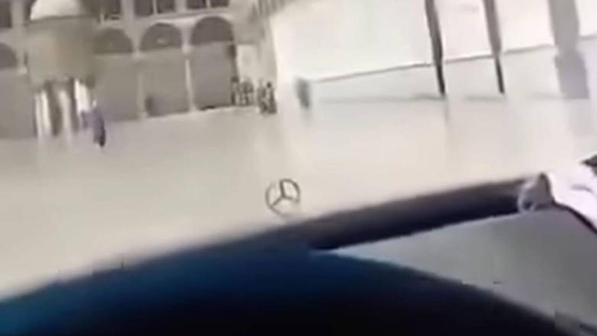 رجل يتجول بسيارته داخل حرم الجامع الأموي في دمشق ويثير جدلا واسعا رجل يتجول بسيارته داخل حرم الجامع الأموي في دمشق ويثير جدلا واسعا - سبوتنيك عربي, 1920, 09.08.2025