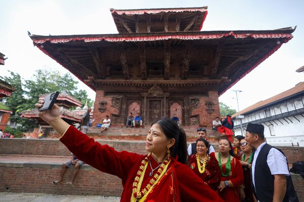 السكان الأصليين في نيبال في ساحة باسانتابور دوربار. - سبوتنيك عربي