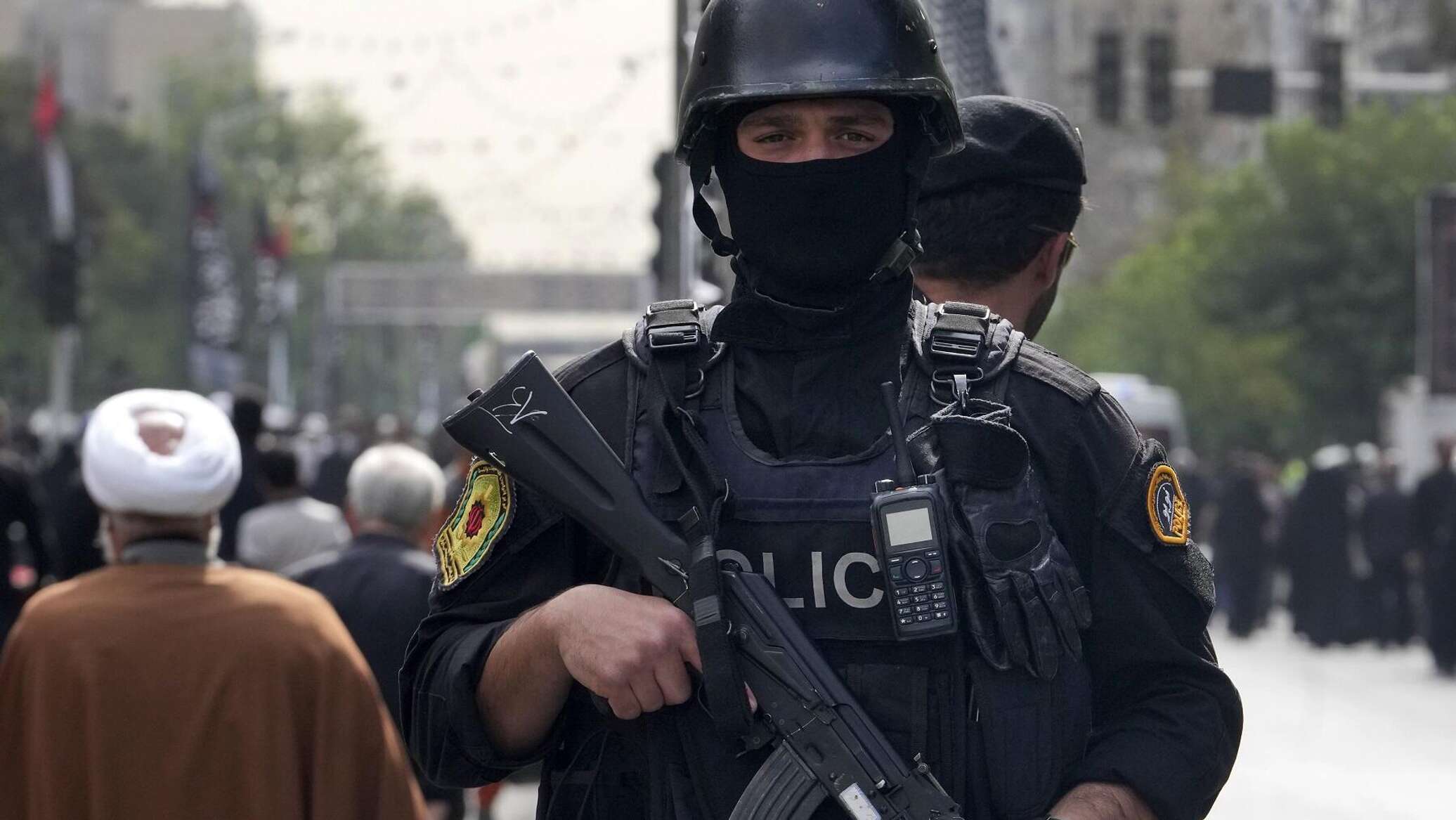 إيران.. مقتل عنصر أمني باشتباك مع مسلحين