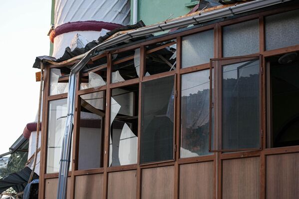 تُظهر الصورة انهيار مئذنة مسجد في حي &quot;كيزيلجور&quot; نتيجة زلزال بقوة 6.1 درجات على مقياس ريختر في منطقة سينديرجي في باليكسير، تركيا، 11 أغسطس 2025 - سبوتنيك عربي