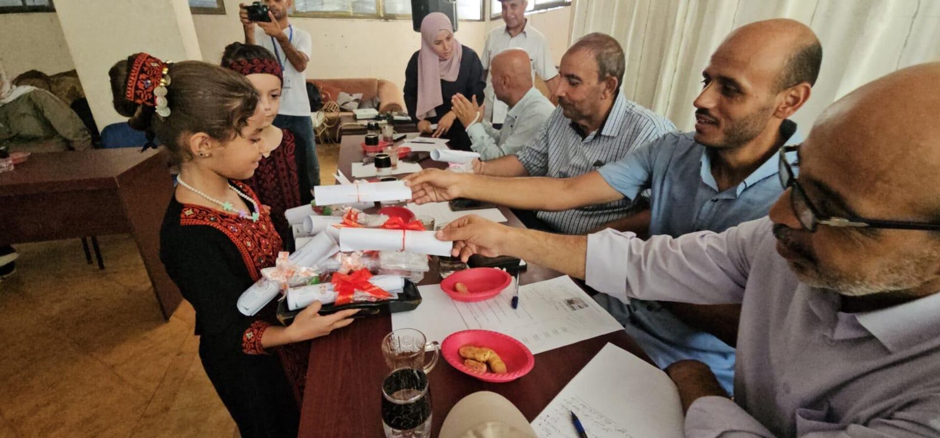 ورشة تناقش أهمية المبادرات التعليمية في قطاع غزة وسط الحرب - سبوتنيك عربي, 1920, 11.08.2025