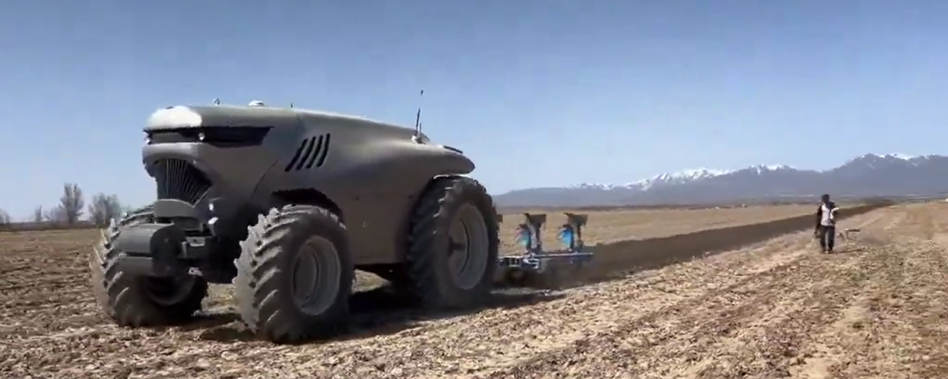 جرار زراعي صيني ذاتي القيادة - سبوتنيك عربي, 1920, 12.08.2025